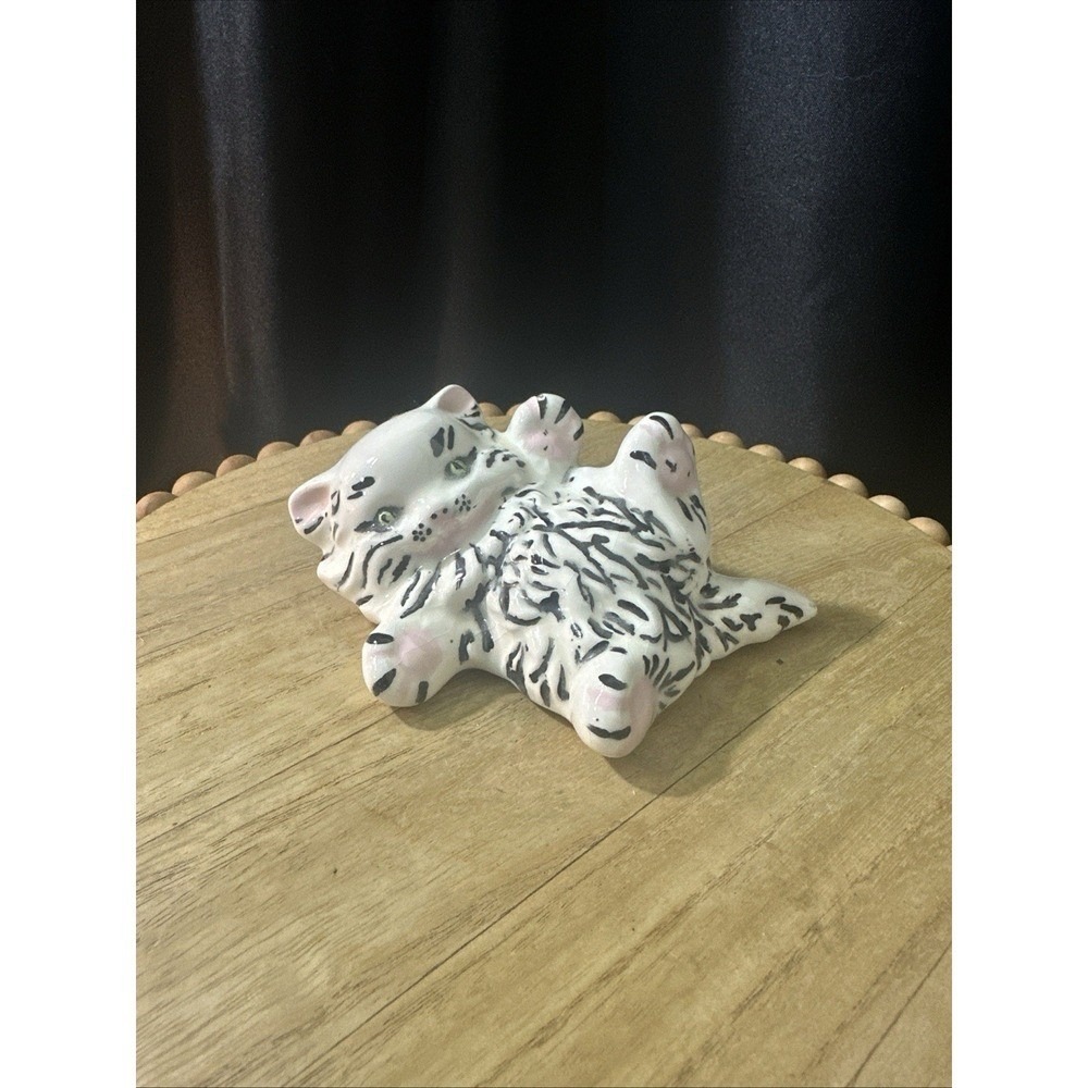White/Black Ceramic Cat Pink Paws Green-blue Eyes 1979 6" vintage